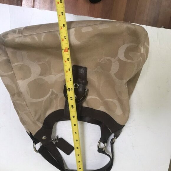 Coach Soho Lyn Signature Leather CC Shoulder Bag Hobo Zip Pockets Neutral Tote - Picture 12 of 16